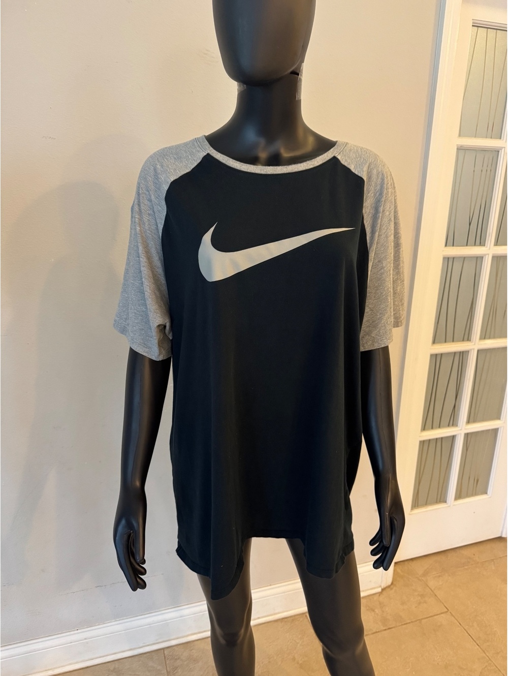 Nike Men’s T-Shirt XXL Black Gray Raglan Sleeve Big Swoosh Athletic Cut